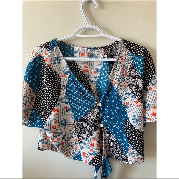 BUTTON UP / TIE UP BLOUSE - Picture 3 of 6